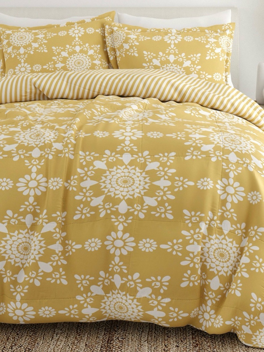 TWIN Sunny Yellow Floral Reversible Comforter Set